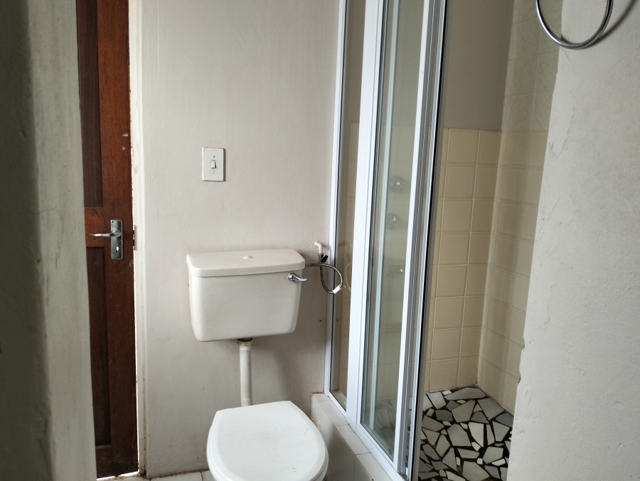 To Let 4 Bedroom Property for Rent in Wavecrest Eastern Cape